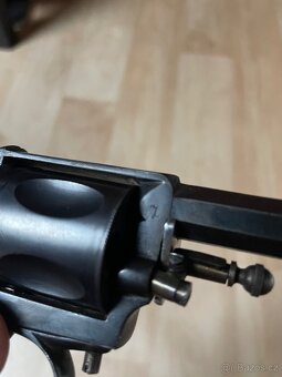 Historicky revolver kategorie D - 2
