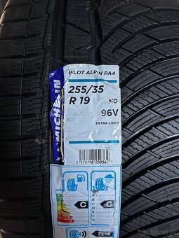 255/35/19 Michelin zimni pneu - 2