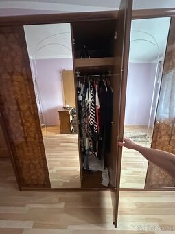 Skříň se zrcadlem - 2