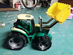 Traktor se lžící Lena - 2