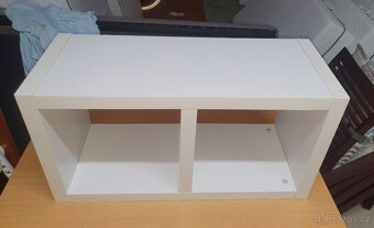Bílý menší kallax zn.Ikea - 2