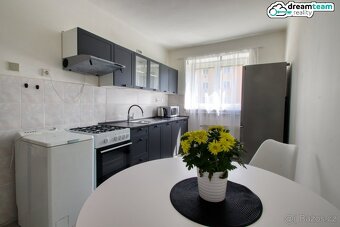 Prosluněný byt 2+1, 56 m2 v cihlovém domě, Rožnov p. R. - 2