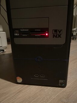 Stolni PC s monitorem (klavesnice,mys) - 2