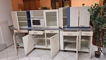 Bílá kuchyňská linka limka v masivu - 2