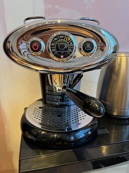 Kávovar Illy Francis černý - 2