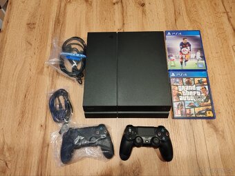 Herní konzole SONY Playstation 4 + 2 ovladače + 2 hry - 2