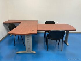 Kancelářský stůl na míru - 2