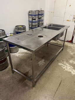 Nerezový výčepní stůl č.3 - 2