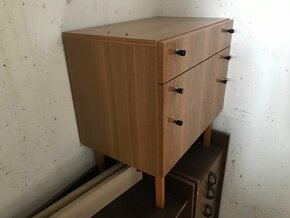 Prodám dřevěný noční stolek - 2