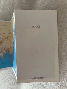 Louis Vuitton kapesní atlas světa, papírová krabička - 2