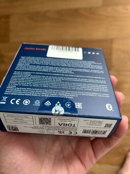 Bezdrátová sluchátka Motorola Moto buds - 2