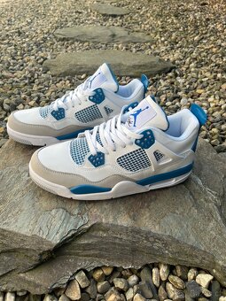 Jordan 4 military blue - 2
