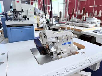 Průmyslový 4 nitný overlock Juki MO-6714DA - 2