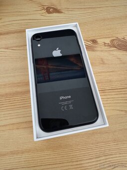 Apple iPhone XR černý 64GB - 2