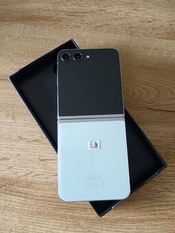 Samsung Galaxy Z Flip5 - 2