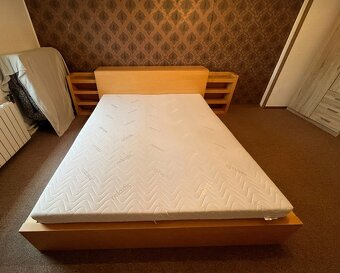 Prodám manželskou postel IKEA - 2