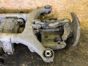 KOMPLETNÍ ZADNÍ NÁPRAVA BMW F11 3.0D 535D 220KW - 2