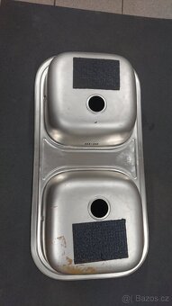 Nerezový kuchyňský dřez - 2