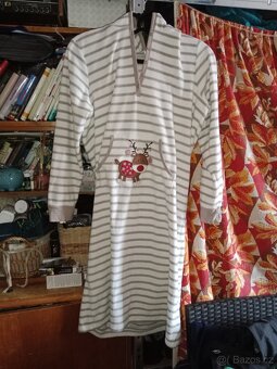 Č.10 mikina s kapucí - 2