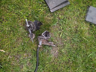 Karburátory, vodní pumpy  , termostaty, pal.pumpy ,škoda 120 - 2