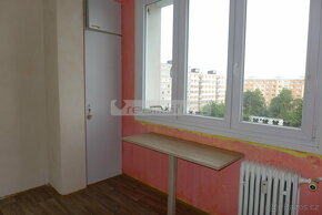 Prodej prostorného bytu 2+1 po rekonstrukci v Plzni ve Skvrň - 2