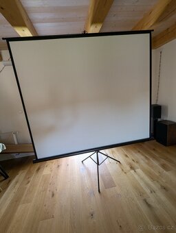 Projekční plátno 220 x 190 na stativu - 2