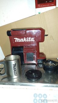 Kávovar makita - 2