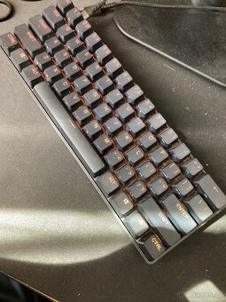 prodám klávesnici k PC - 2