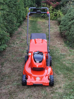 Akumulátorová sekačka na trávu Husqvarna LC 347iVX - 2