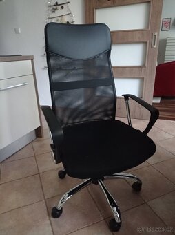 Prodej psacího stolu s příslušenstvím - 2