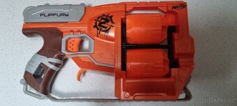 NERF ZOMBIESTRIKE FLIPFURY - 2