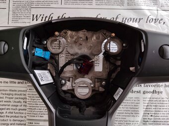 TESLA volant - krásný stav - jako nový - 2