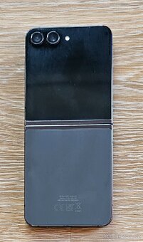 Prodám Samsung Galaxy Z Flip 5 – 512 GB, černý, JAKO NOVÝ - 2