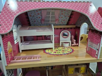 Domeček pro panenky - 2