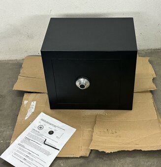 TREZOR, NÁBYTKOVÝ TREZOR , SEJF - JAKO NOVÝ - - 2