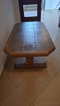 Konferenční stolek s dlaždicemi - 2