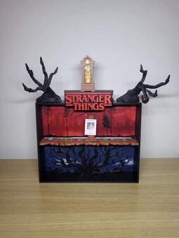 Stranger Things Kinder Joy - polička - 2