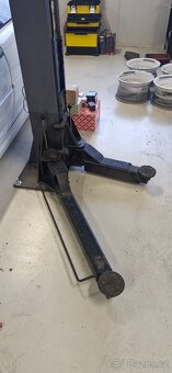 Dvousloupový šroubový zvedák/hever MAHA - 2