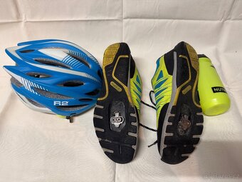 Tretry + přilba - 2