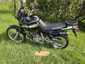 Honda dominátor NX 650 r. v. 2002 najeto 25 000 km - 2