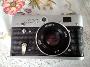 Starý fotoaparát zn. FED 3 s kož.brašnou - 2