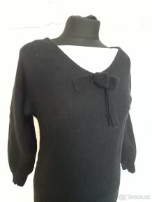 Černý vlněný svetr s mašlí - 2