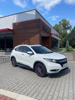 HR-V1.5i aut. převodovka xenony navigace alu F1 - 2