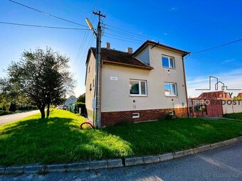 Prodej dvoupatrový rodinný dům 5+1 se zahradou, obec Lužice - 2