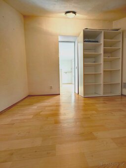 Prodej bytu 2kk s balkonem, 51m2, klidná lokalita - 2