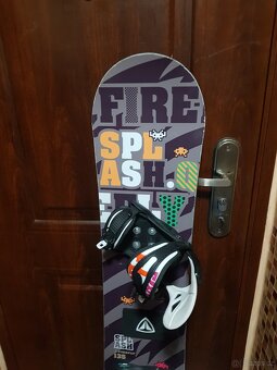 Prodám pěkný snovboard FIREFLY 135cm dlouhý. - 2