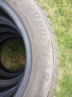 Prodám zimní pneu 225/55 R17 Good Year - 2