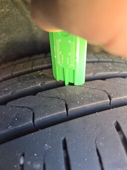 Pneu 235 60 R18 - 2