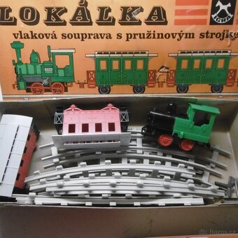 RETRO HRAČKY VLÁČEK - 2