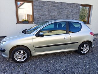Peugeot 206 1.1i Tažné 85000km - 2